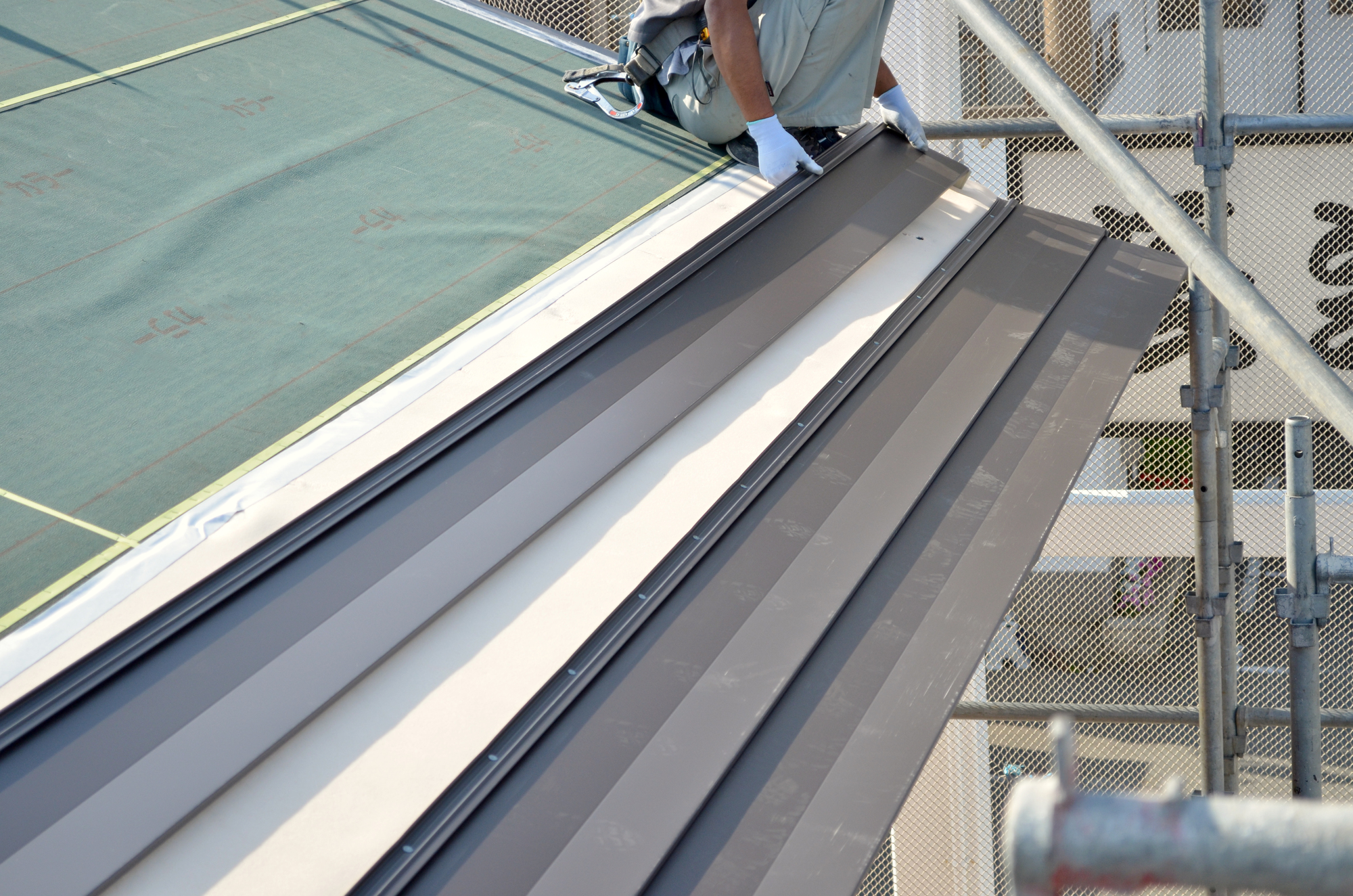 折板屋根の改修方法と単価目安