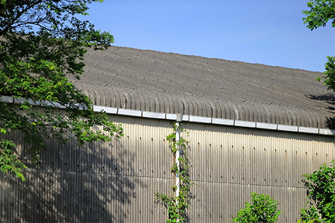 工場の外壁や屋根に使われる資材の種類は？修理方法や費用目安も紹介