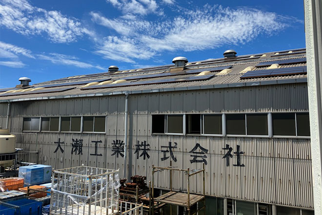 工場の屋根の太陽光発電システム導入事例